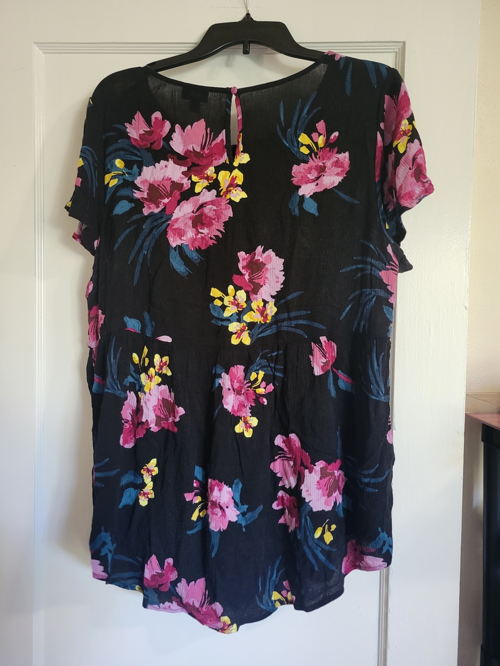 Womens Torrid Floral Tunic Short Sleeve Black EUC Babydoll Rayon Size 1 - Picture 7 of 8